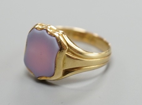 A late Victorian 18ct gold and sardonyx signet ring, size M, gross weight 4.4 grams.